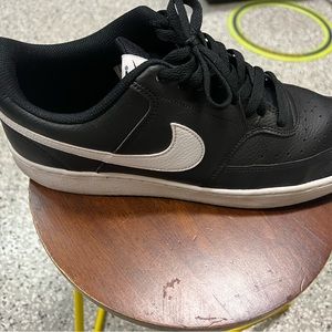 Nike court vision low men’s size 10.5